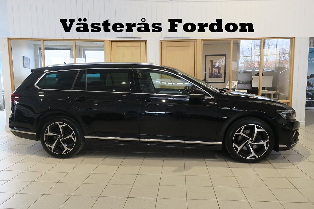 Volkswagen Passat 2.0 TDI 4M R-Line Drag Värmare Matrix Cockpit Keyless