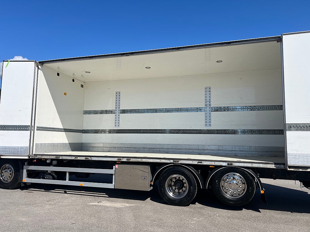 Volvo FM 410 6x2 Skåpbil, Öppningsbarsida, Bussbygg, Värmare