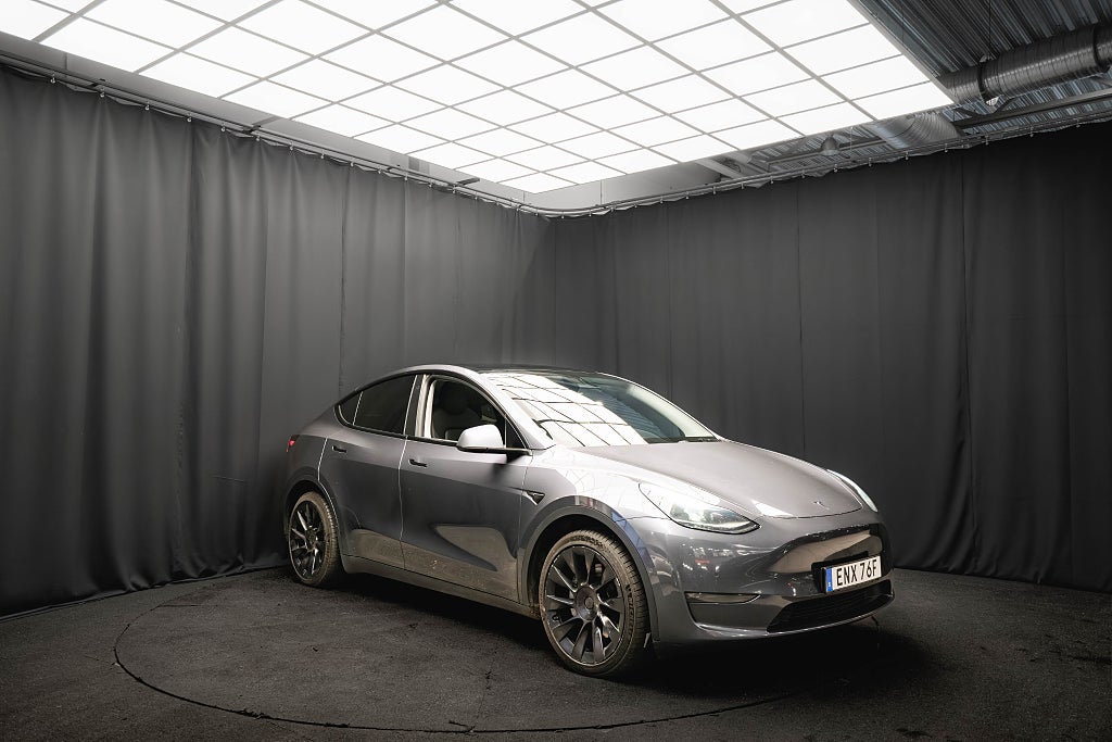 Tesla Model Y Long Range AWD 20'' PANO METALLICLACK 90%SoH LÄDER MOMS