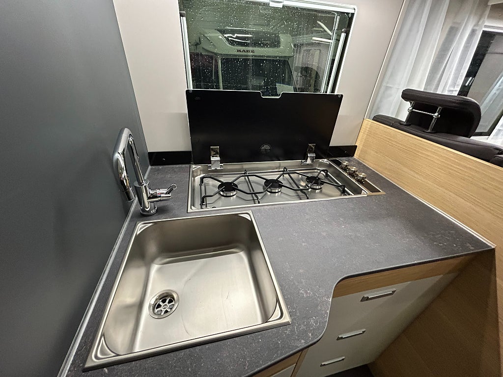 Adria Matrix Axess 670 SL / Taksäng / B-kort / Automat 140hk - Adria