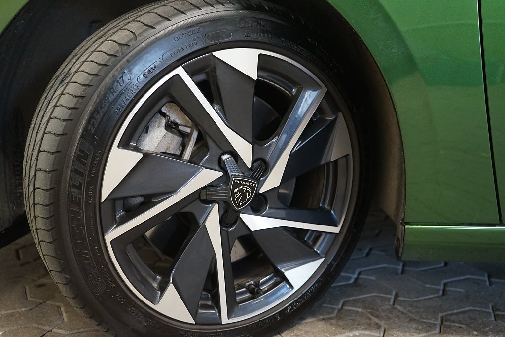 Peugeot 308 Plug-In Hybrid 180 EAT Allure B-Kamera Carplay 180hk