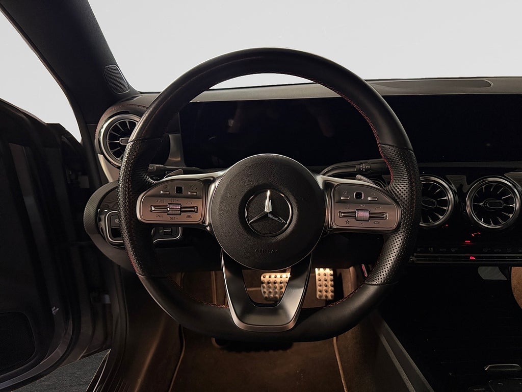 Mercedes-Benz CLA 250 e Shooting Brake AMG Line Adapt- fart Pano Bkamera bild 15