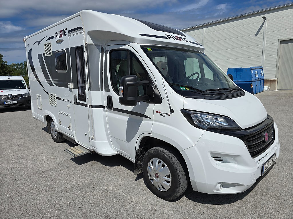 Pilote P600 *Fransk bädd *596 cm *5200 mil *1 ägare