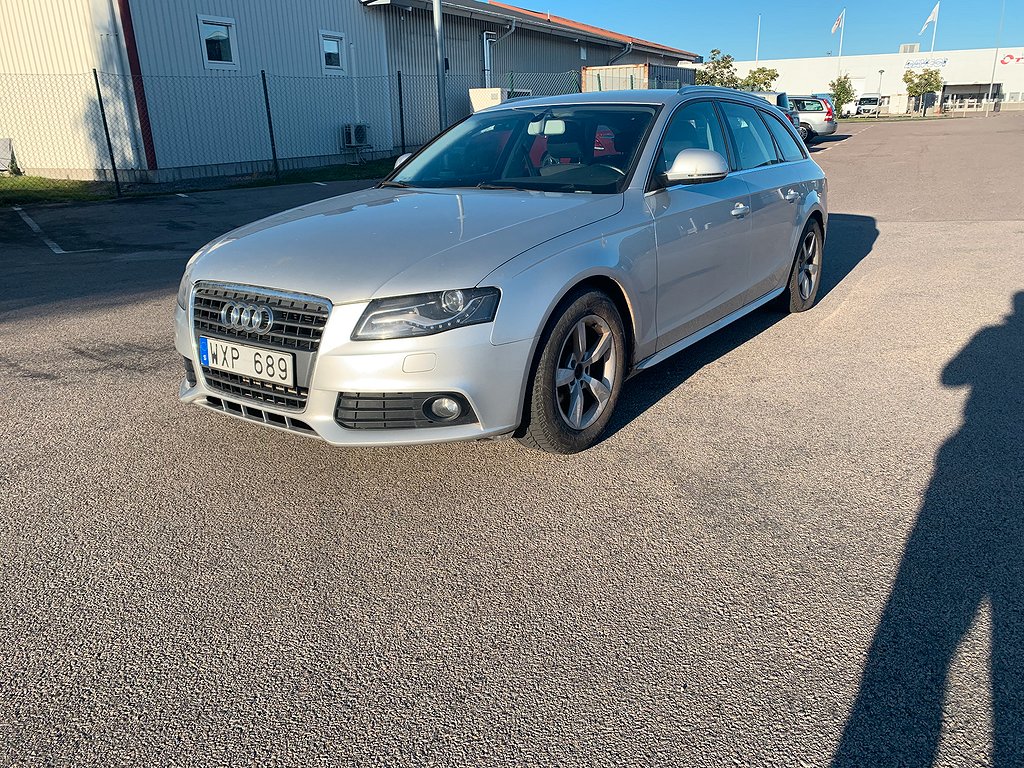 Audi A4 Avant 2.0 TDI DPF Proline Nybesiktad AC Servad Dragkrok