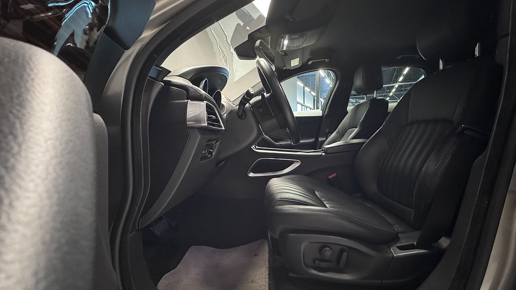 Jaguar F-PACE 2018 - miniatyr 6