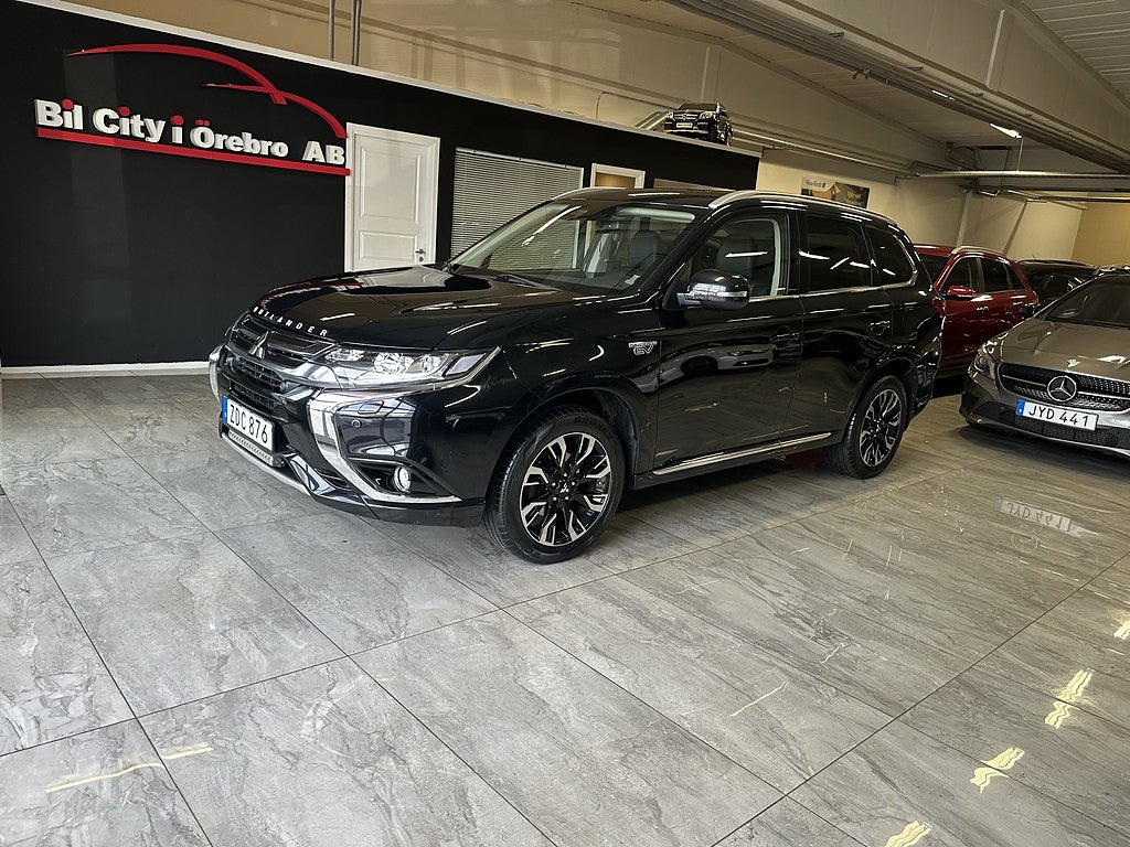 Mitsubishi Outlander PHEV CVT Comfort / Låga Mil / GPS / B-Kamera / Darg M.M