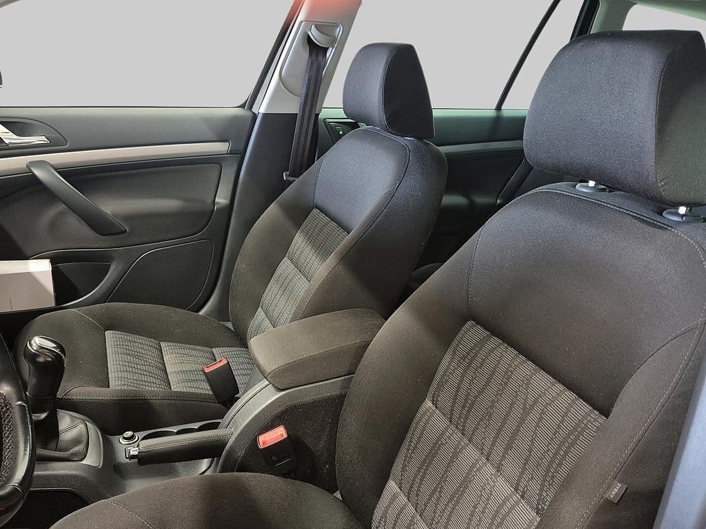 Skoda Octavia Kombi 1.6 TDI Elegance Vhjul 105 hk
