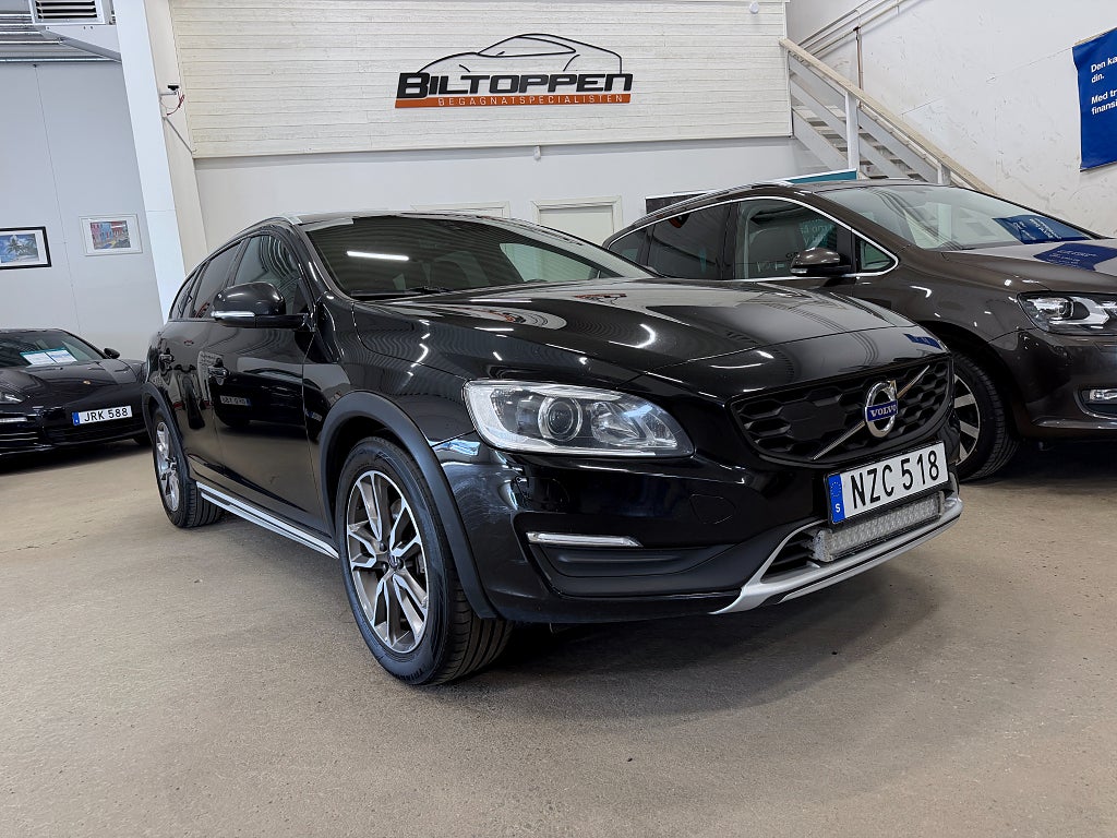 Volvo V60 Cross Country D4 AWD 190hk Summum Business Edition Drag / MoK / DVärm