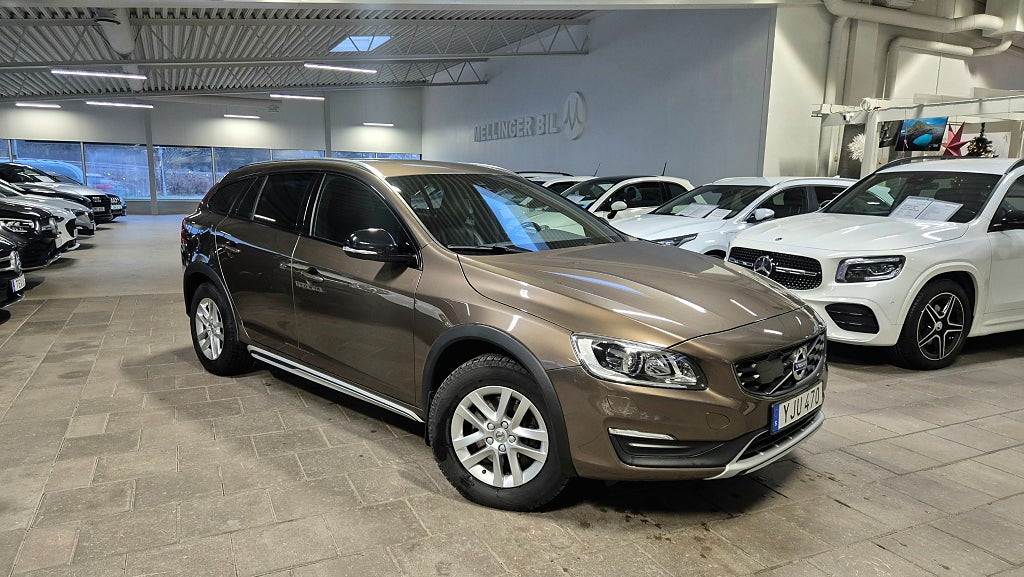 Volvo V60 Cross Country D3 Momentum Läder Euro 6