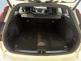 Volvo V60 Recharge T6 AWD R-Design Drag Pvärm Skinn Kamera SoV – bild 12