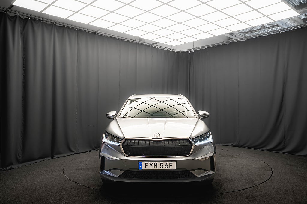 Skoda Enyaq iV 85 PLUS PAKET DRAG KAMERA ELSTOL 99.9% SoH 1-ÄGARE MOMS