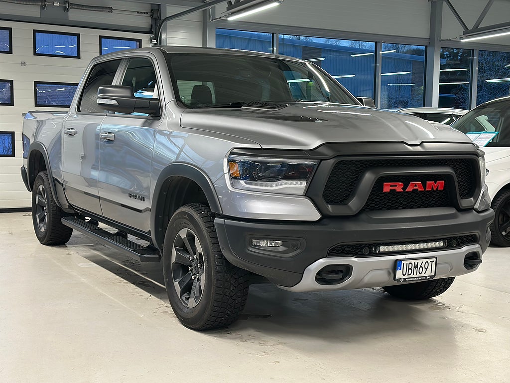 Dodge Ram Rebel Crew Cab 5.7 V8 HEMI l 4x4 TorqueFlite Euro 6 395hk