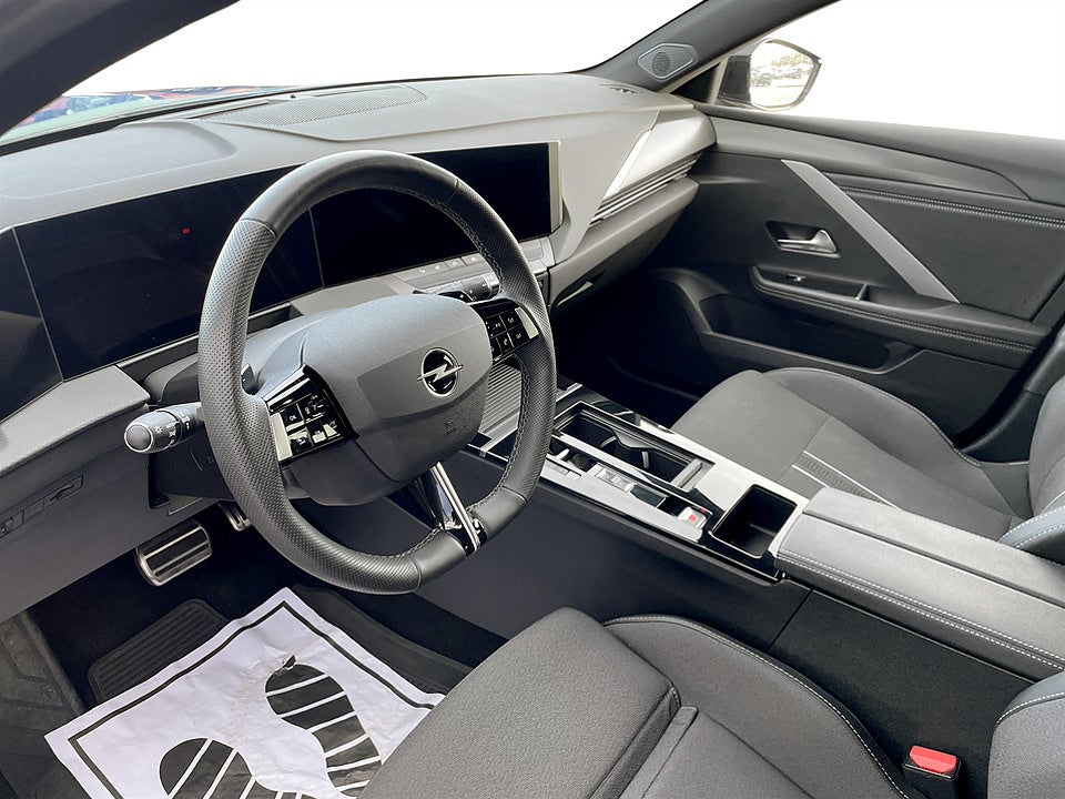 Bild på Opel Astra GS ST 1.2 PT 130hk Aut - RATTVÄRME