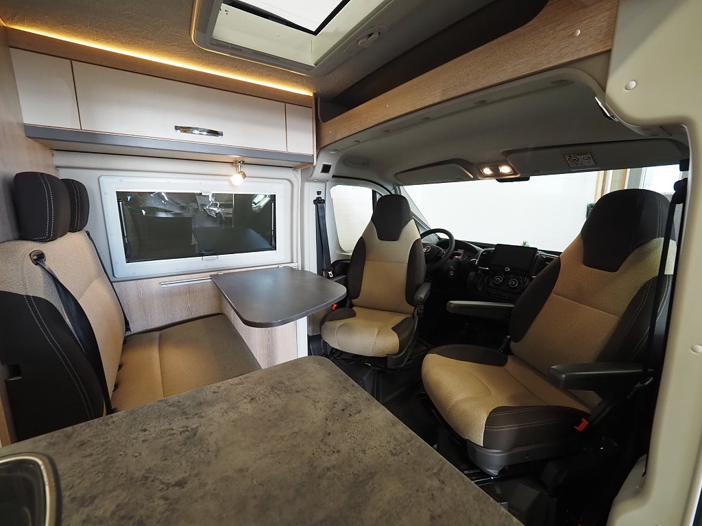 Pössl Summit 640 Långbädd Backkamera Markis Plåtis 2023