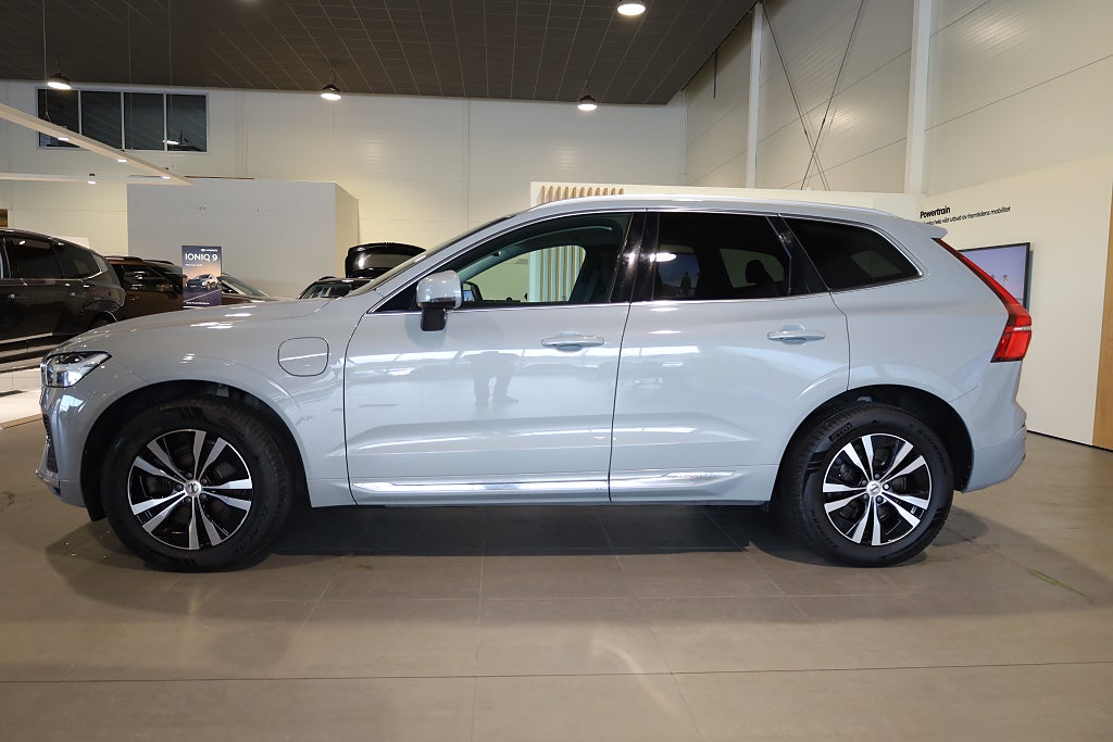 Volvo XC60 Recharge T6 AWD Geartronic Core Edition Drag Navi Moms