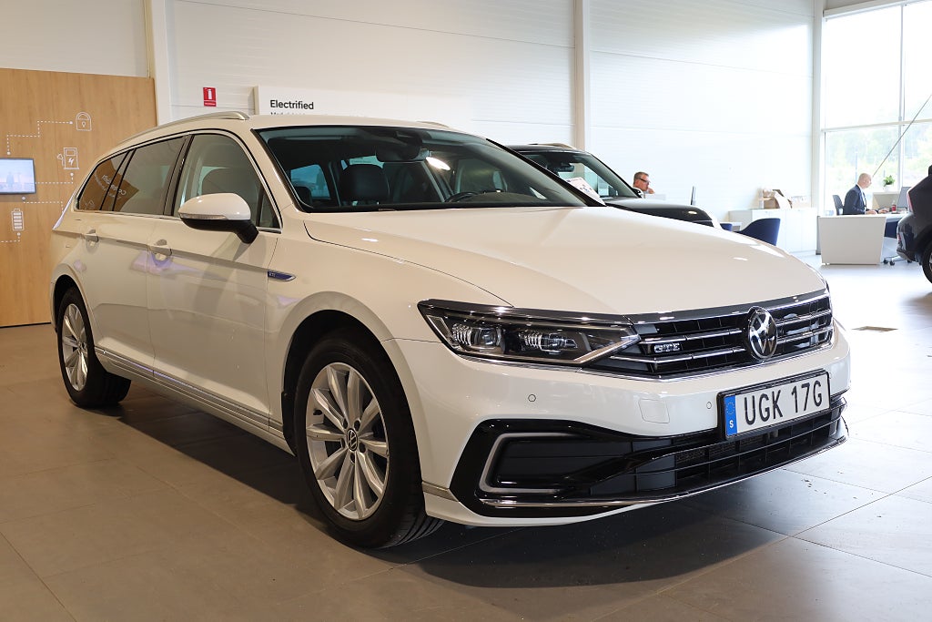 Volkswagen Passat GTE 218hk Executive / Business / Värmare / Navi 2022