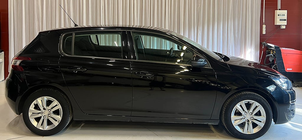 Peugeot 308 1.2 PureTech 130 Active  **NYSERVAD + NY KAMREM**