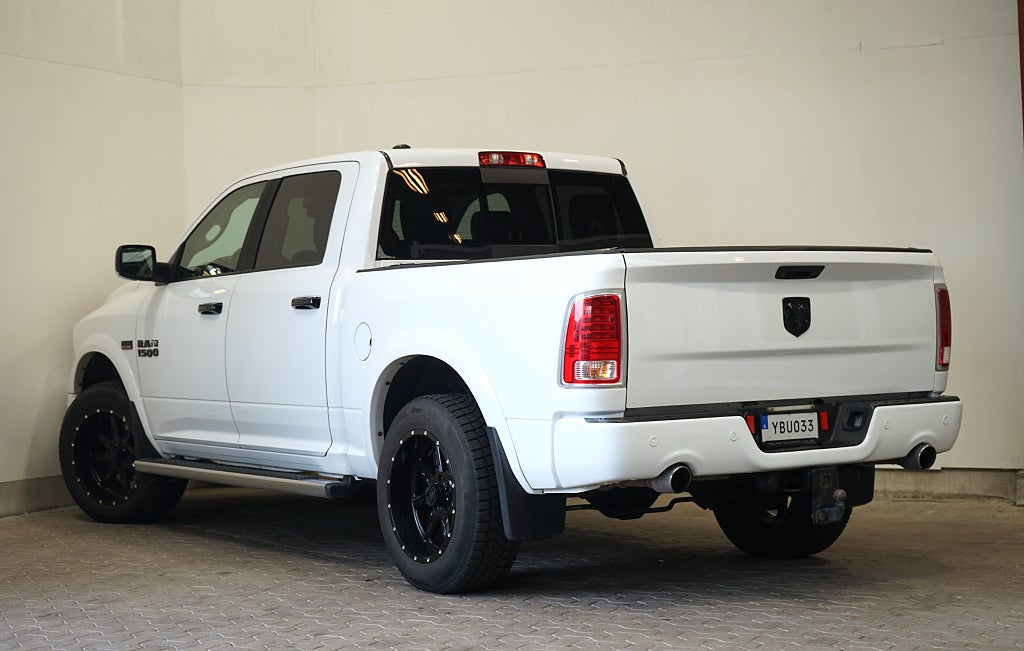 RAM 1500 5.7 V8 HEMI 4x4 Laramie Luftfjädring Alpine 395hk