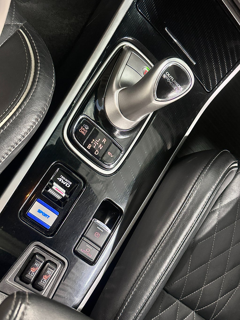 Mitsubishi Outlander CVT 224hk S-Edition Plug-In Hybrid AWD Taklucka Dragkro thumbnail