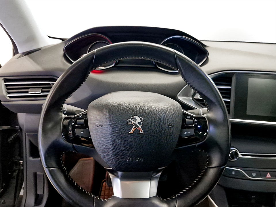 Bild på Peugeot 308 sw SW Allure 1.2 PT 130hk PANORAMA