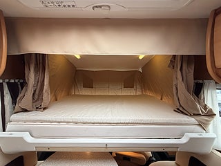 Husbil-integrerad Le Voyageur LX850 Mercedes (184HK AUT) Queensbed! ALDE! Hydrauliska stödben! 16 av 23