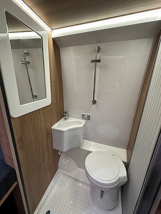 Husbil-halvintegrerad Volkswagen Crafter 177HK AUT AWD 12 av 18