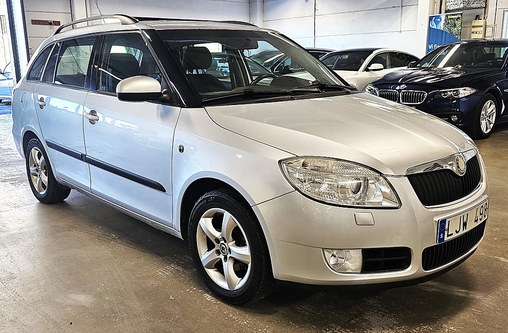 Skoda Fabia Kombi 1.2 Euro 4 Nyservad Besiktigad Parkerings sensor