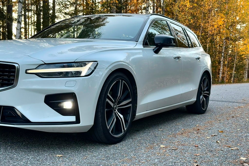 Volvo V60 D4 AWD Geartronic R-Design|Dragkrok|Svart innertak|VoC