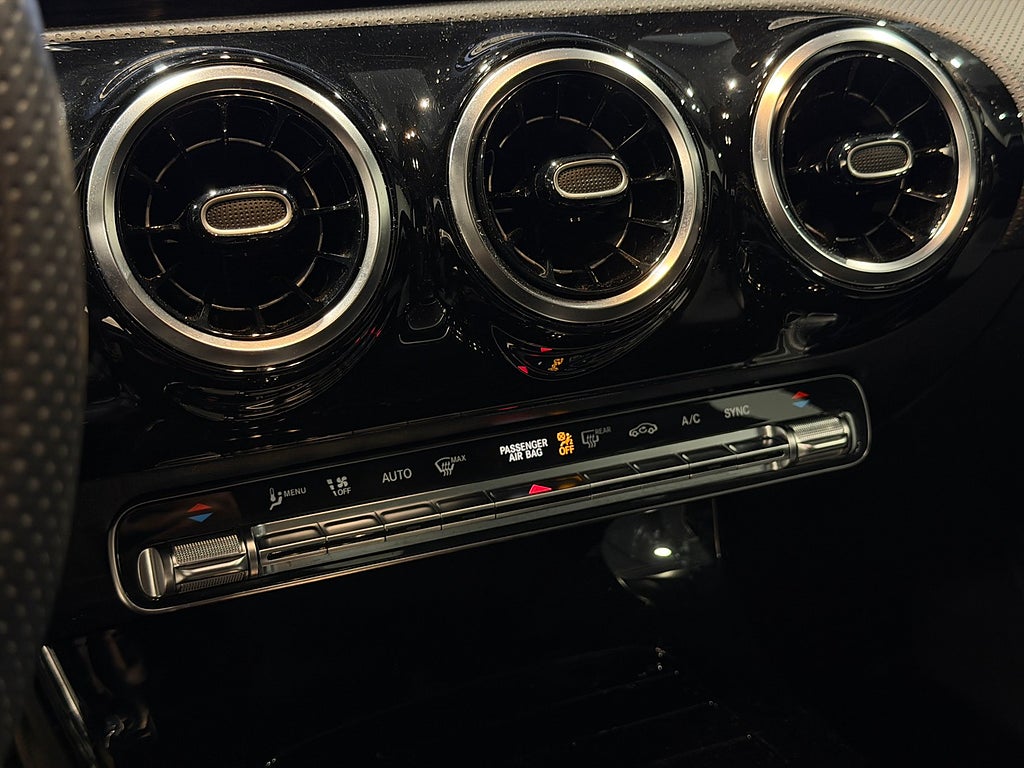 Mercedes-Benz A 180 7G-DCT AMG Line M-Värm Navi B-Kam Widescreen 2021