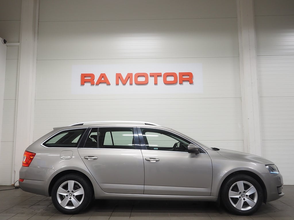 Skoda Octavia 1,2 TSI Elegance Kombi Aut Motorvärmare P-Sensorer