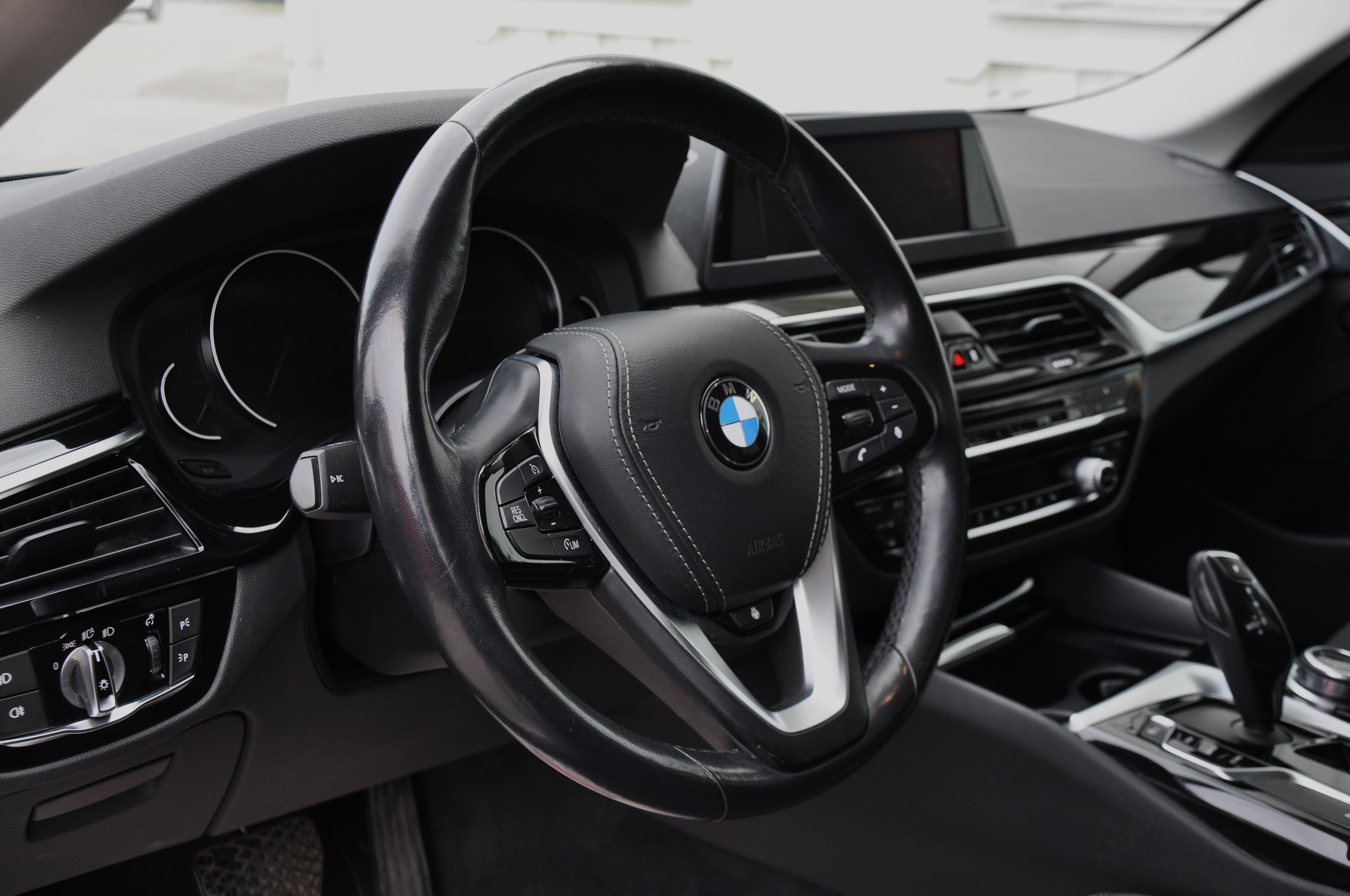 BMW 530 2018, photo 6/39