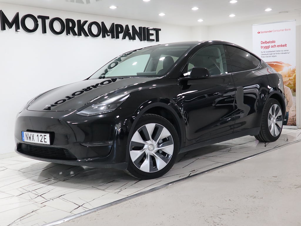 Tesla Model Y Long Range AWD Panorama Kamera Drag MOMS