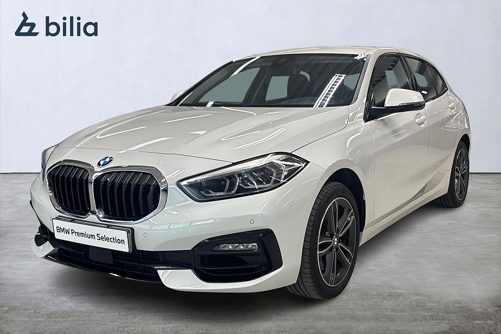 BMW 120i Aut Sportline| Navi | PDC fram & bak |Farthållare | 17"