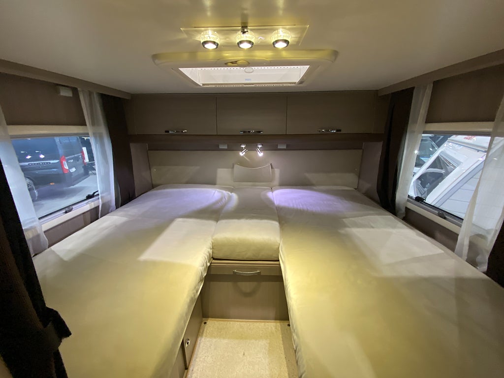 Adria Matrix Supreme 687 SL / ALDE / Taksäng / Solcell /Ugn /  - Adria