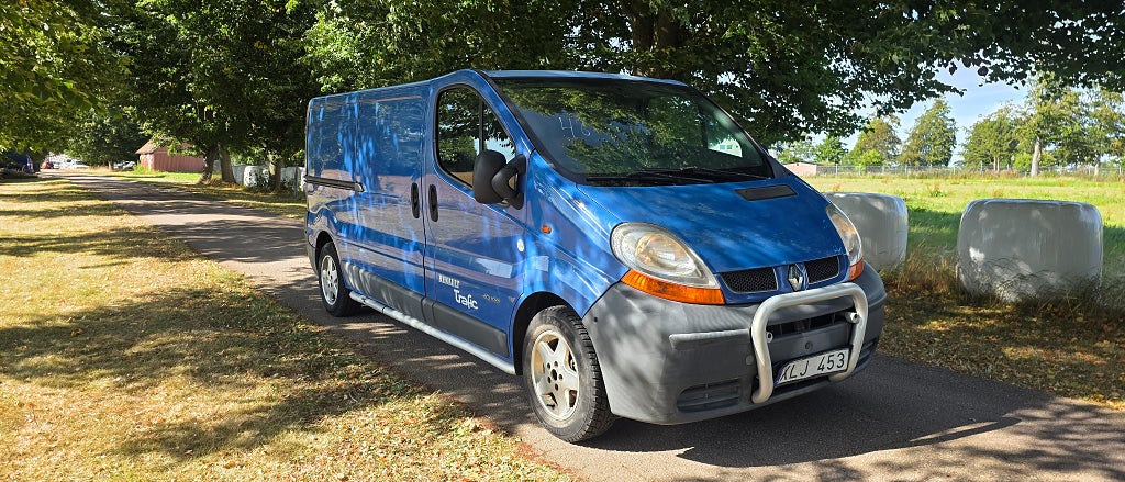 Renault trafic Skåpbil 2.9t 1.9 dCi Svensksåld, Dragkrok går m. bra.