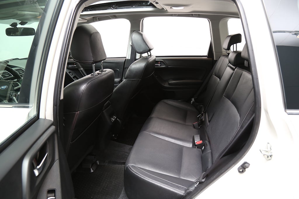 Subaru Forester 2,0D 147hk XE AWD Aut Panorama Skinn Drag