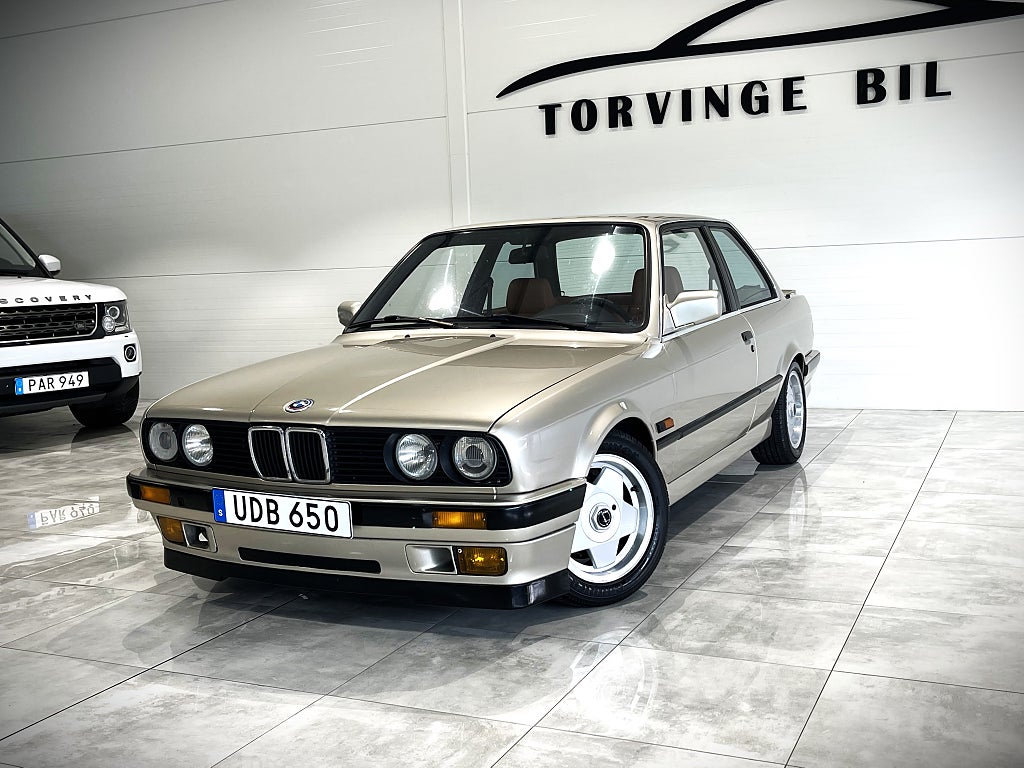 BMW 325I E30 COUPÈ M-TECH 1 Skinn