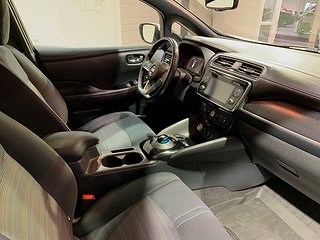 Halvkombi Nissan Leaf 13 av 23