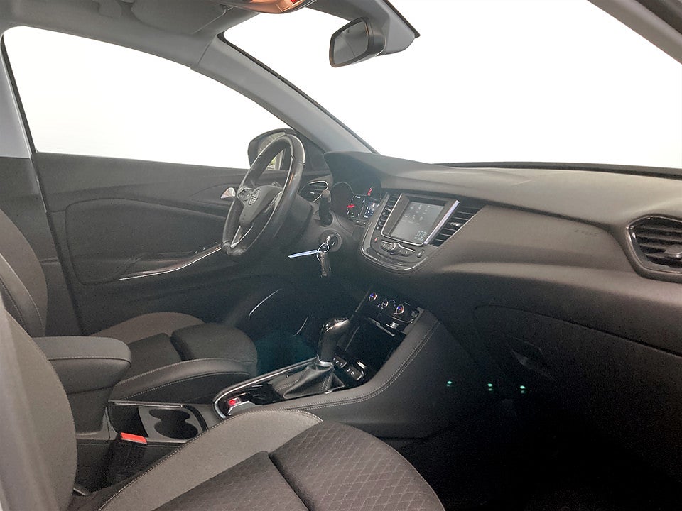 Bild på Opel Grandland X Design Line 1.2 Turbo 130hk Aut KAMPANJRÄNTA 3,99%