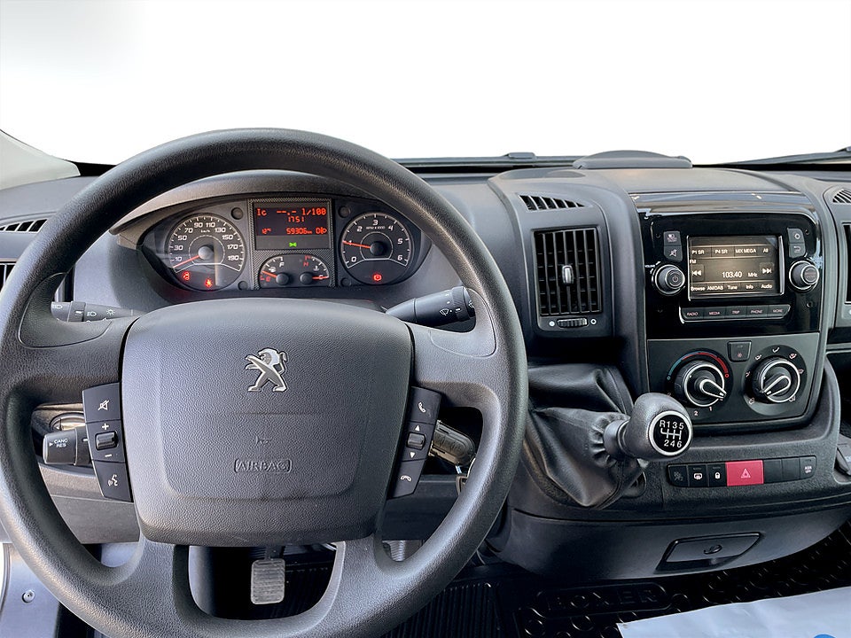 Bild på Peugeot Boxer PRO+ 335 2.2 BHDi 165hk L4H3 435 B-KAMERA DRAG