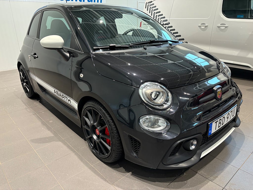 Abarth 595 1.4 T-JET 180HK *Akrapovic, KolfiberSkalstolar*