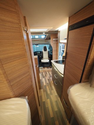 Husbil-halvintegrerad Weinsberg CaraCompact 600 MEG Pepper Edt 12 av 17