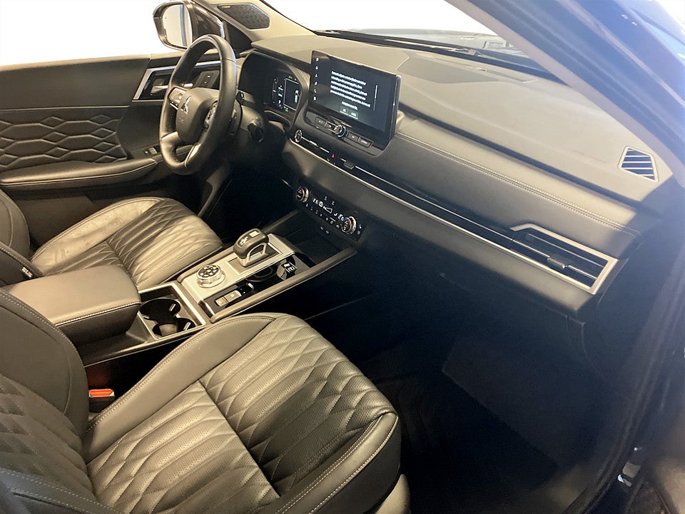 Bild på Mitsubishi Outlander Instyle PHEV 306k Aut 4WD PANO B-KAMERA