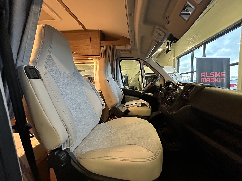 Carado V 132 / Cykelställ / Markis / Under 6m / B-körkort - Carado