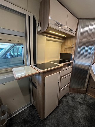 Husbil-halvintegrerad Rapido Van 56 130HK Automat 7 av 19