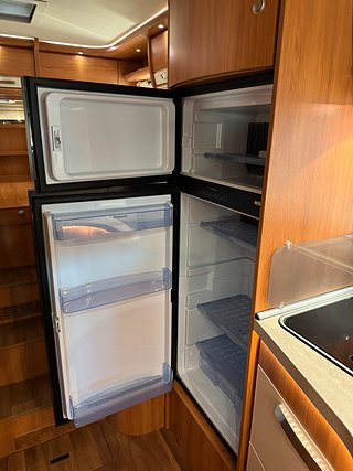 Husbil-integrerad Hymer B588 Bianco Line 150HK Aut 10 av 20