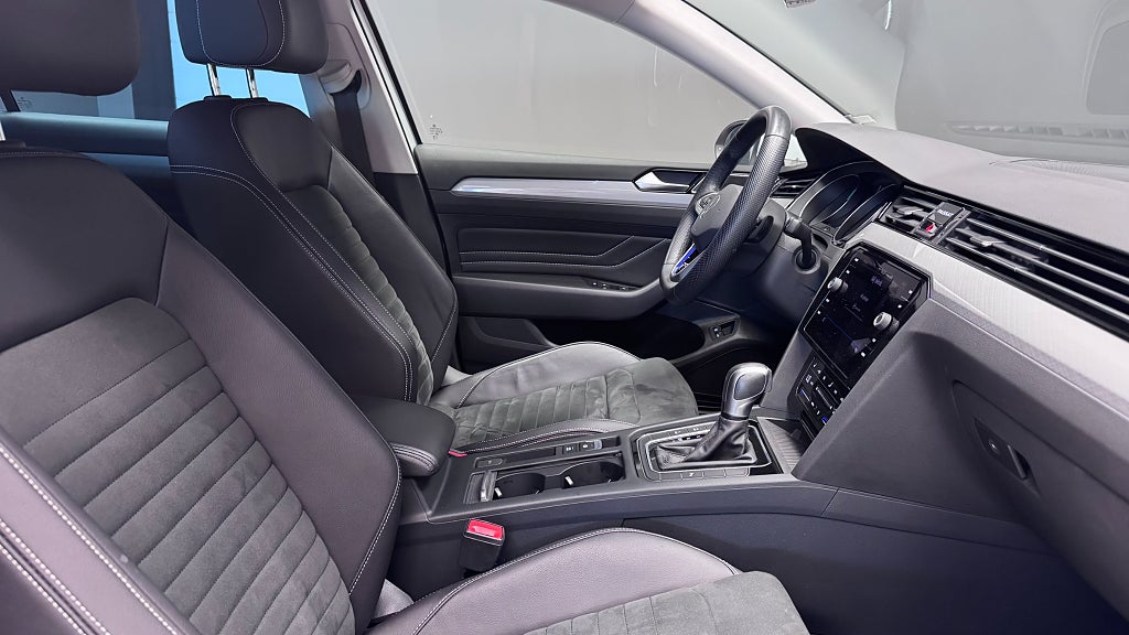 Volkswagen Passat 2023 - miniatyr 8