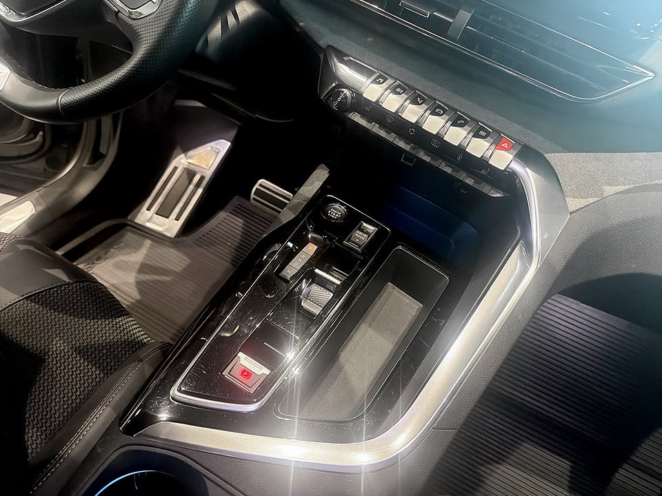 Bild på Peugeot 5008 GT 1.2 PT 130hk Aut 7-SITS B-KAMERA CARPLAY