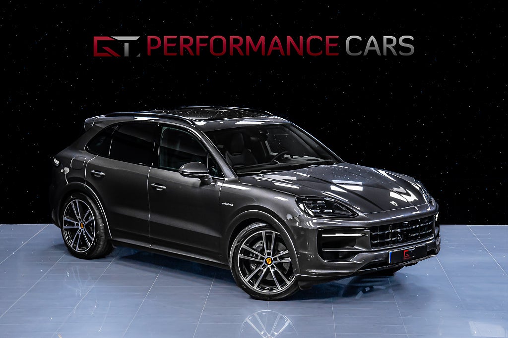Porsche Cayenne E-Hyb 2025 MOMS SportDesign 22" Pano 18-vägs HuD Drag