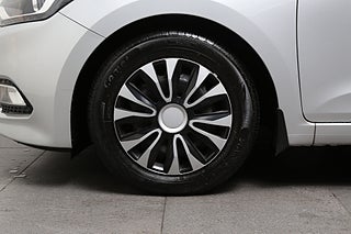 Halvkombi Hyundai i20 7 av 23